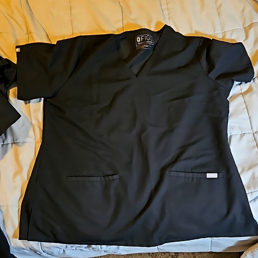 Figs black scrub top